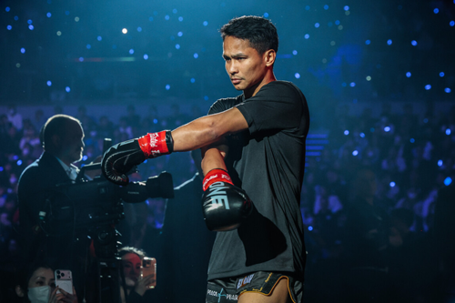 ซุปเปอร์บอน เอาชนะคะแนนเอกฉันท์ มาซาอากิ คว้าเข็มขัด ONE เฟเธอร์เวตที่ญี่ปุ่น