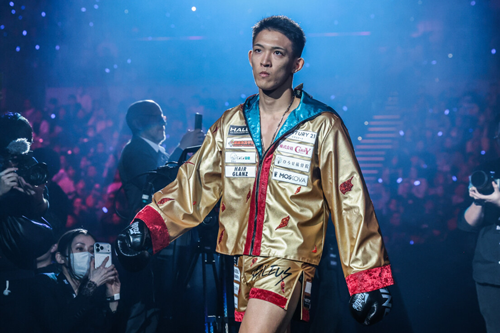 ซุปเปอร์บอน เอาชนะคะแนนเอกฉันท์ มาซาอากิ คว้าเข็มขัด ONE เฟเธอร์เวตที่ญี่ปุ่น