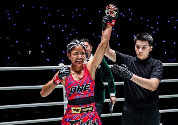 ดวงดาวน้อย ลูกทรายกองดิน ล่าชัย 3 ไฟต์ติด ดวลเดือด ยานา ยิป